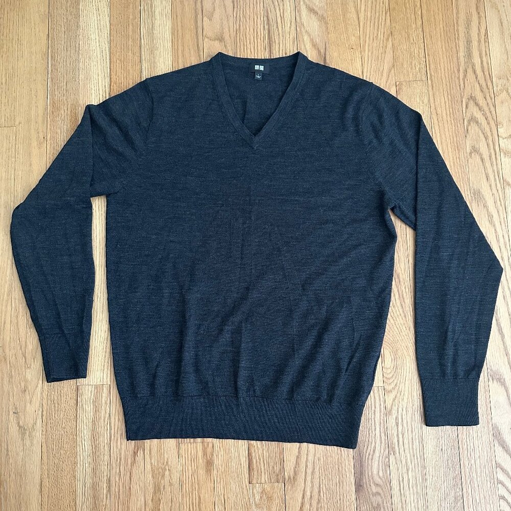 Uniqlo Dark Grey Men Extra Fine Merino V-Neck Long-Sleeve Sweater M (from Japan)